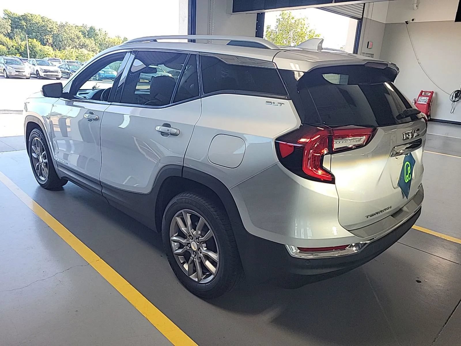 Used 2022 GMC Terrain SLT AWD/4WD image 5