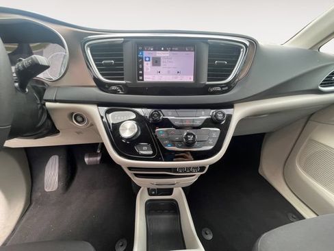 Used 2023 Chrysler Voyager LX FWD image 11
