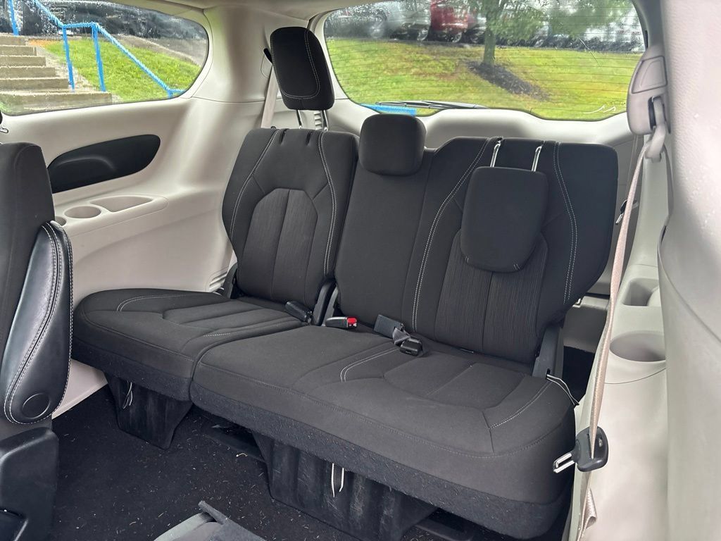 Used 2023 Chrysler Voyager LX FWD image 10
