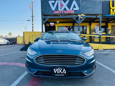 Used 2019 Ford Fusion SE FWD image 2