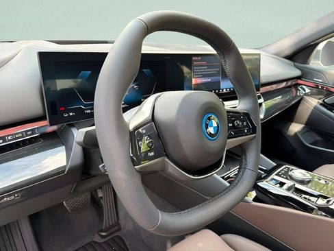 New 2027 BMW i5 xDrive40 AWD/4WD image 13