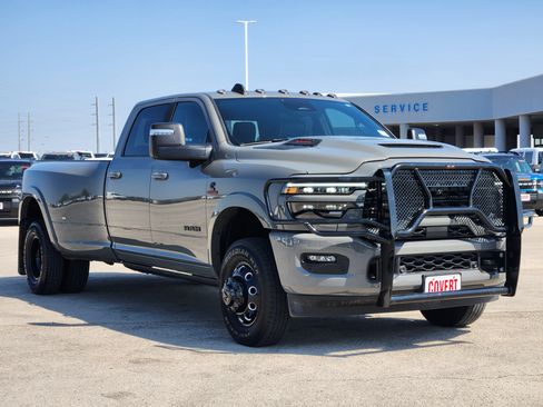 Used 2025 RAM 3500 Limited AWD/4WD image 3
