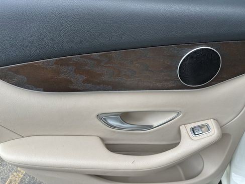 Used 2019 Mercedes-Benz GLC 300 image 27