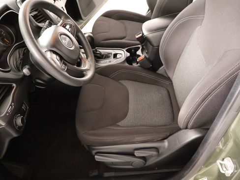 Used 2020 Jeep Cherokee Latitude FWD image 10