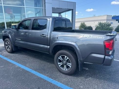Used 2019 Toyota Tacoma TRD Sport RWD image 2