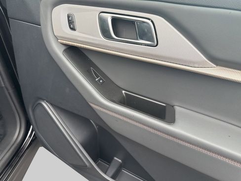 Certified 2025 Ford Explorer Active w/ Active Comfort Package image 9