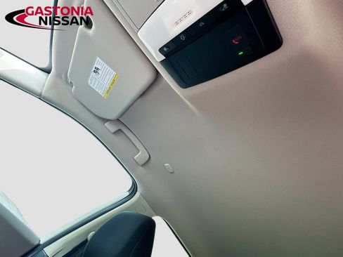 Used 2023 Nissan Rogue SV FWD image 27