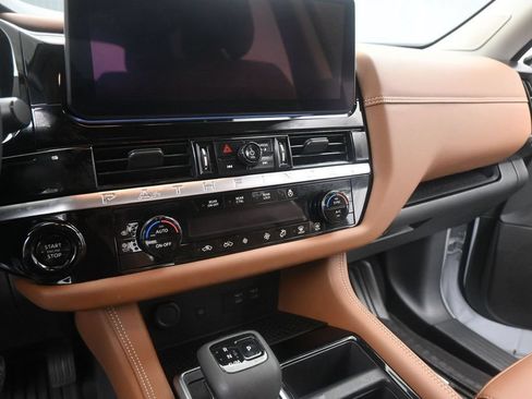 Used 2026 Nissan Pathfinder Platinum FWD image 14