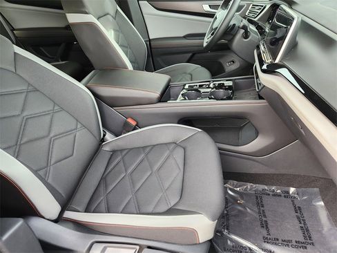 Used 2025 Volkswagen Atlas Peak Edition SE image 17