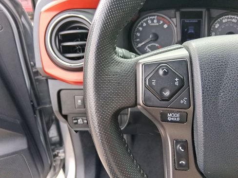 Used 2020 Toyota Tacoma TRD Sport image 16