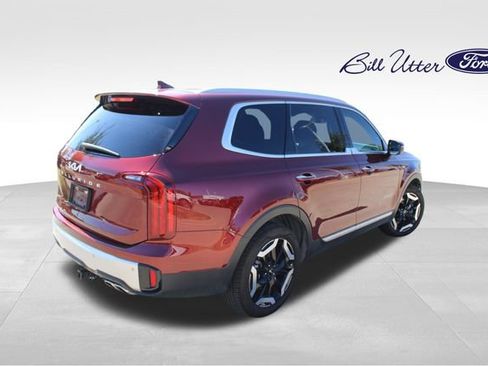 Used 2024 Kia Telluride S w/ S Sunroof Package FWD image 5