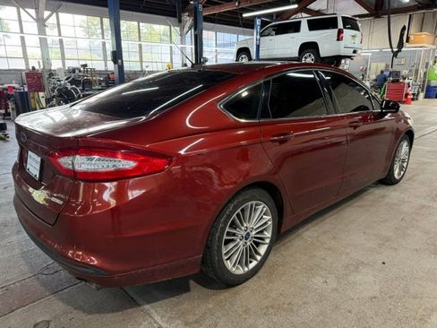 Used 2014 Ford Fusion SE w/ Equipment Group 202A FWD image 4