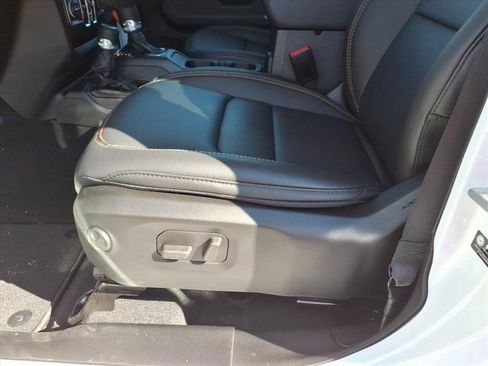 New 2025 Jeep Gladiator Sport image 8