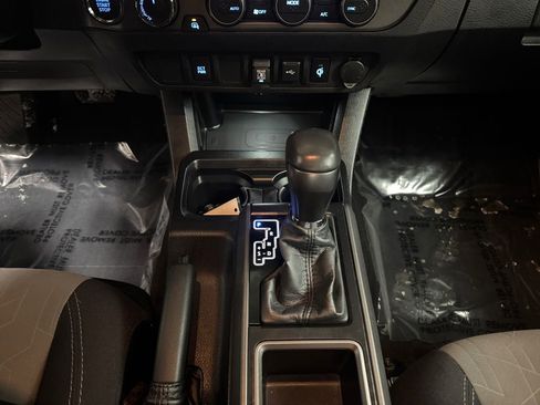 Used 2021 Toyota Tacoma TRD Sport image 16