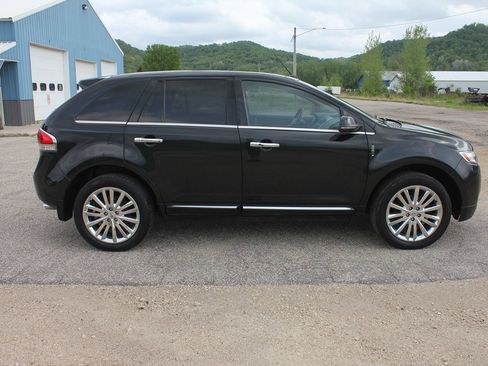 Used 2013 Lincoln MKX AWD image 4