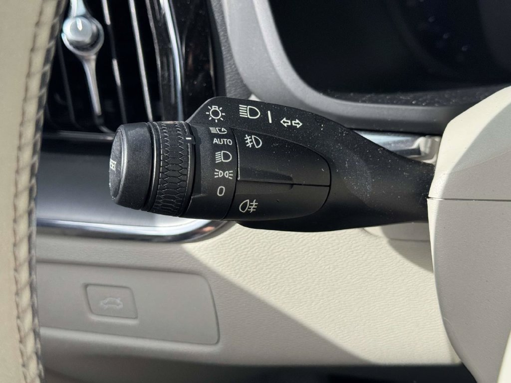 Certified 2024 Volvo XC60 B5 Core w/ Protection Package Premier AWD/4WD image 20