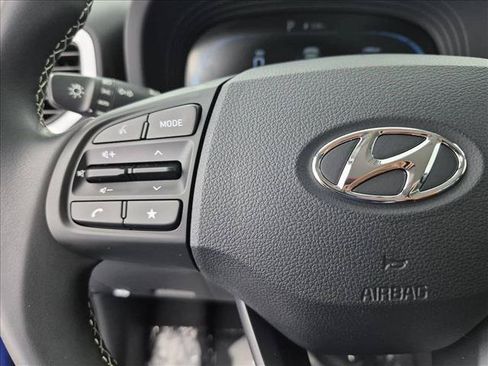 Certified 2025 Hyundai Venue Limited FWD image 29