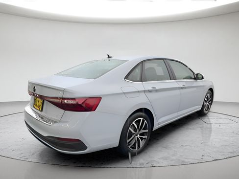 New 2026 Volkswagen Jetta SE FWD image 3