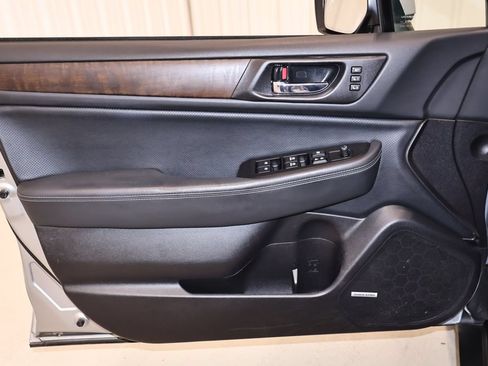 Used 2017 Subaru Outback 2.5i Limited AWD/4WD image 9
