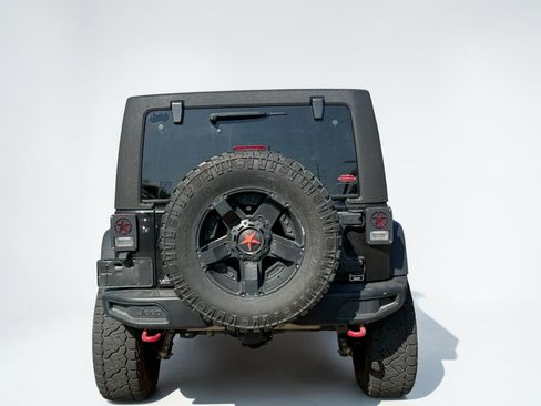 Used 2017 Jeep Wrangler Unlimited Rubicon AWD/4WD image 3