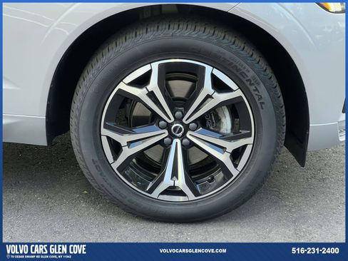 Used 2022 Volvo XC60 B5 Momentum w/ Climate Package image 6