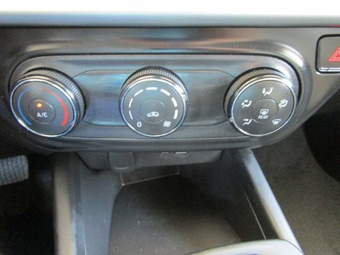 Used 2025 Chevrolet Trax LS FWD image 30