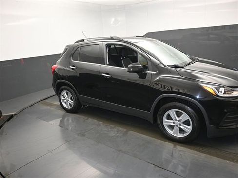 Used 2019 Chevrolet Trax LT w/ LT Convenience Package image 28