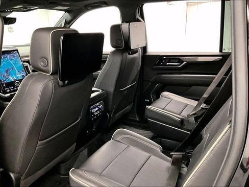 Used 2025 GMC Yukon XL Elevation w/ Elevation Premium Package AWD/4WD image 34