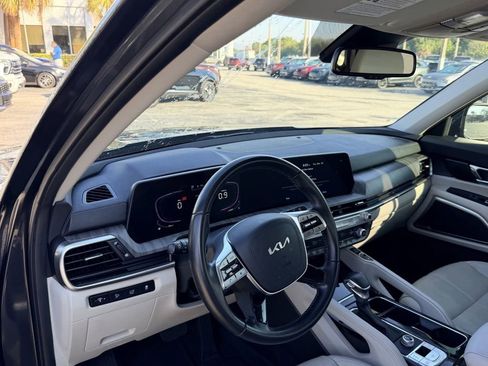 Used 2024 Kia Telluride EX w/ EX Captain's Chair Package image 20