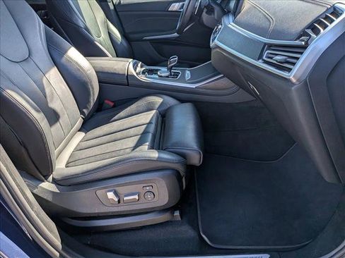 Used 2022 BMW X7 xDrive40i w/ M Sport Package image 21