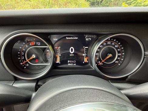 Used 2018 Jeep Wrangler Unlimited Sahara AWD/4WD image 19