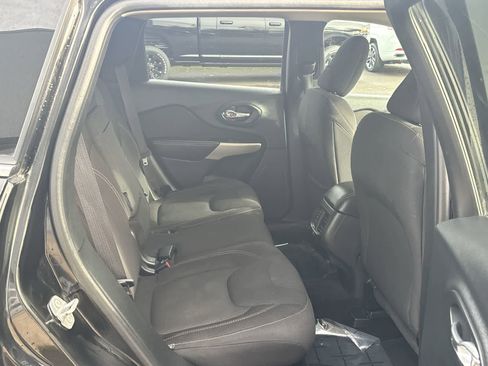 Certified 2017 Jeep Cherokee Latitude w/ Comfort/Convenience Group image 10