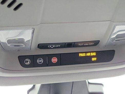 Used 2017 Chevrolet Volt LT w/ Comfort Package image 28