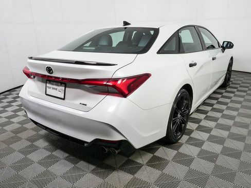 Used 2021 Toyota Avalon XSE FWD image 2