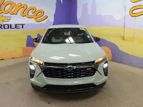 Used 2024 Chevrolet Trax RS w/ Driver Confidence Package FWD image 3