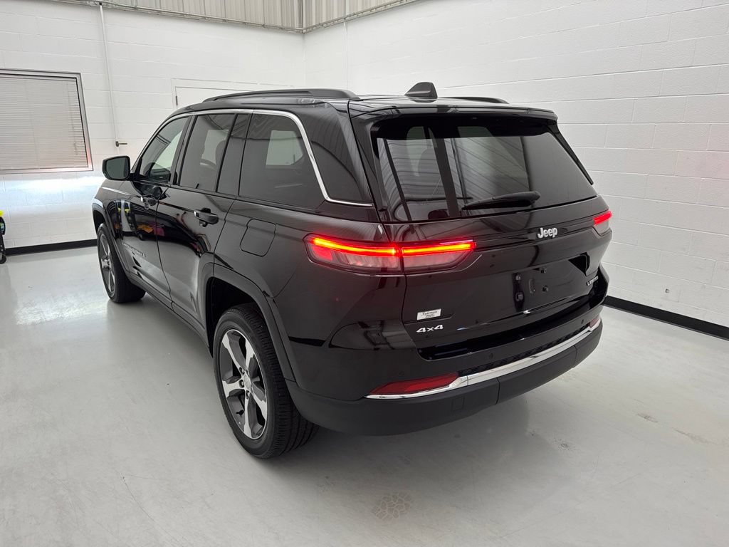 Used 2024 Jeep Grand Cherokee Limited AWD/4WD image 4