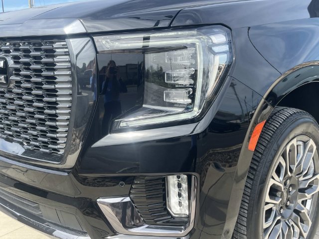 Used 2023 GMC Yukon Denali Ultimate AWD/4WD image 9