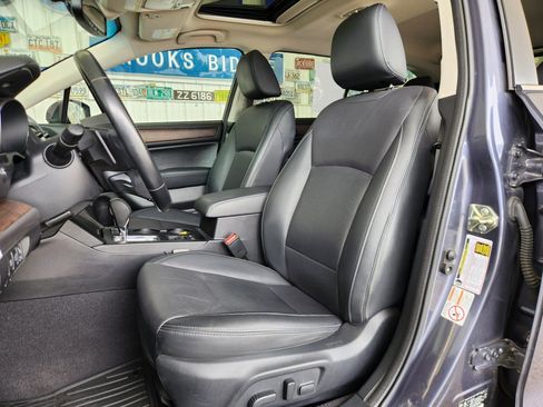 Used 2016 Subaru Outback 2.5i Limited AWD/4WD image 4