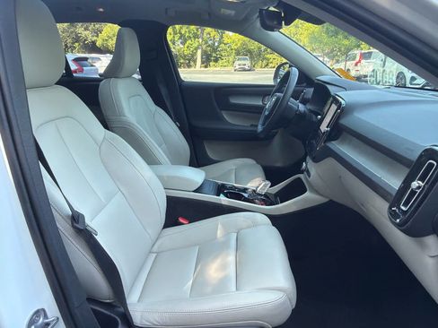 Used 2024 Volvo XC40 B5 Plus w/ Protection Package Premier AWD/4WD image 17