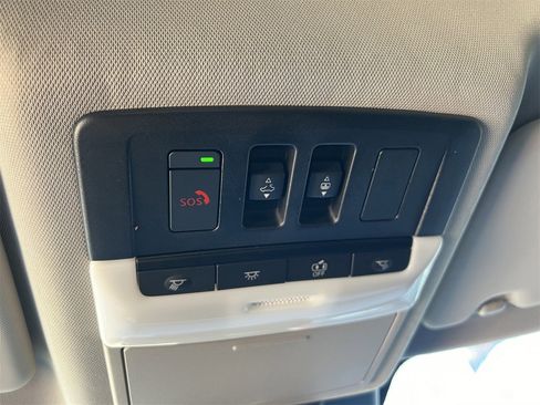 Certified 2025 Nissan Rogue Platinum w/ Tech Package image 24