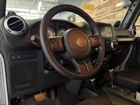 Used 2014 Jeep Wrangler Unlimited Rubicon w/ Connectivity Group AWD/4WD image 25