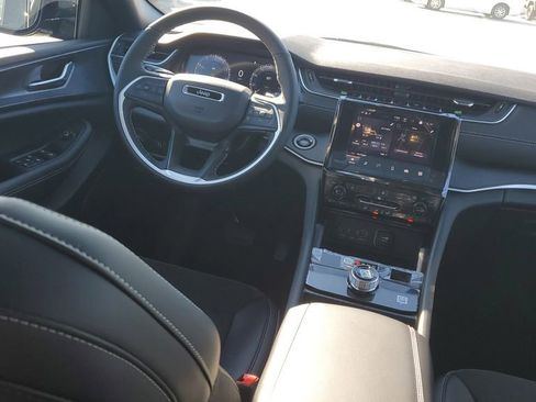 New 2025 Jeep Grand Cherokee L Altitude image 12