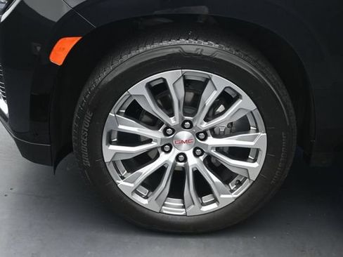 Used 2024 GMC Yukon Denali w/ Advanced Technology Package AWD/4WD image 36