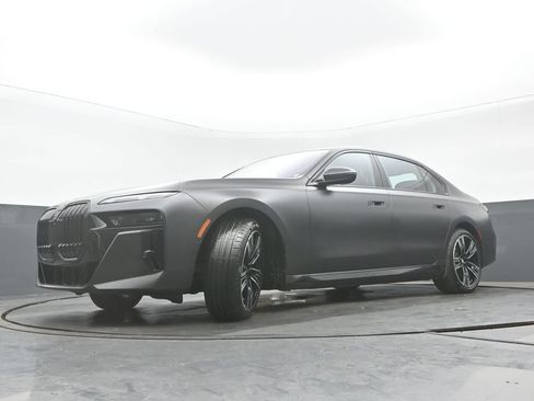 Used 2023 BMW i7 xDrive60 AWD/4WD image 30