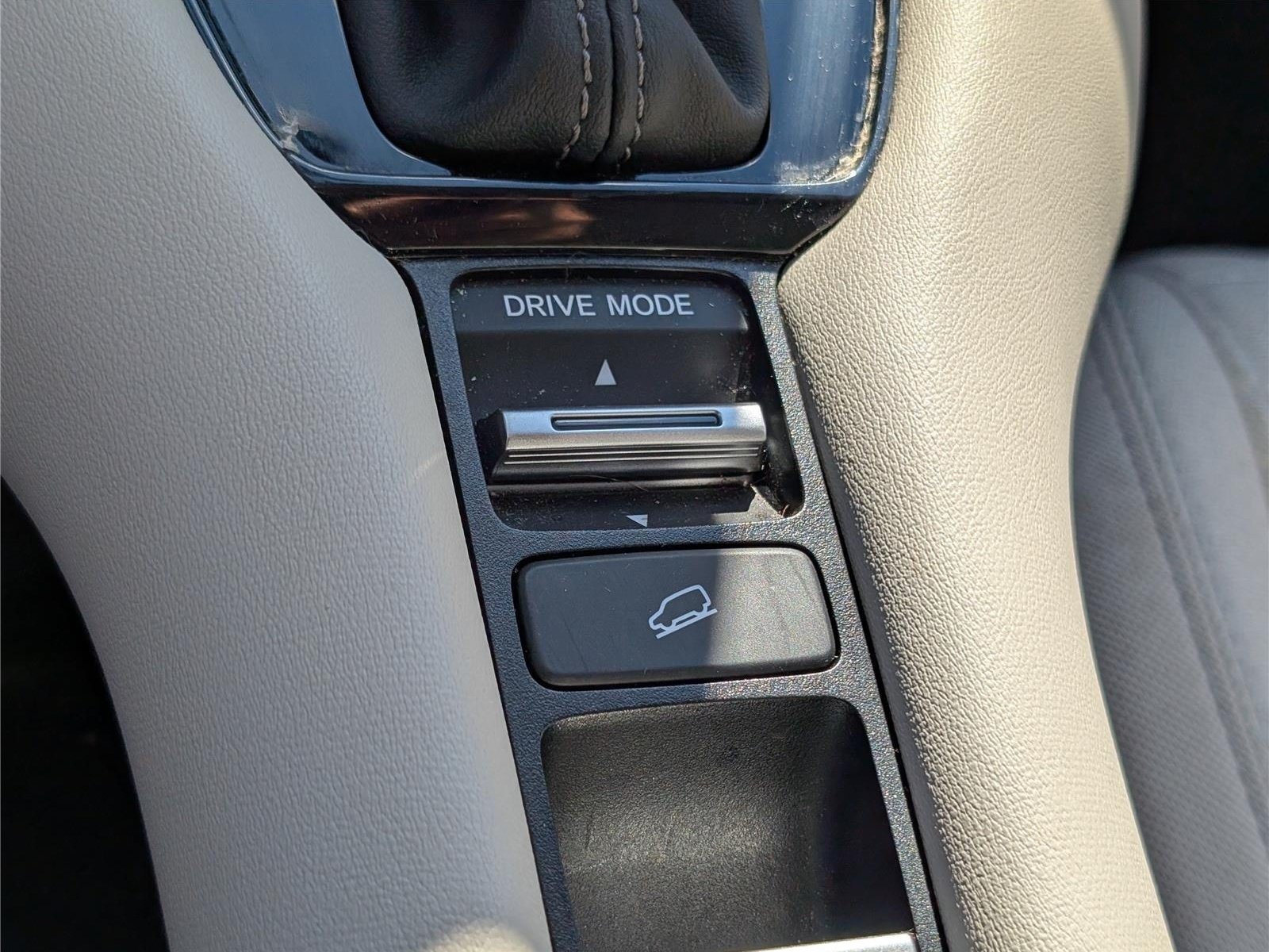 Used 2025 Honda HR-V LX image 23