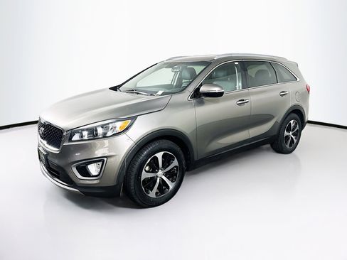 Used 2016 Kia Sorento EX image 3