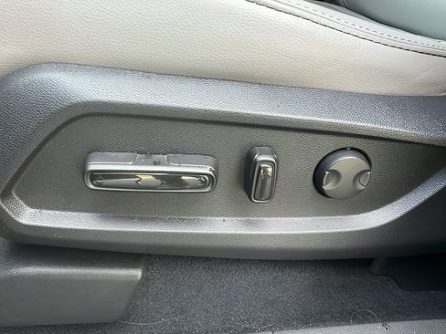 Certified 2025 Honda Pilot EX-L image 10