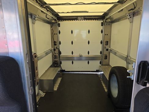 New 2025 Chevrolet Brightdrop 400 w/ Battery Pack, Max Range image 14