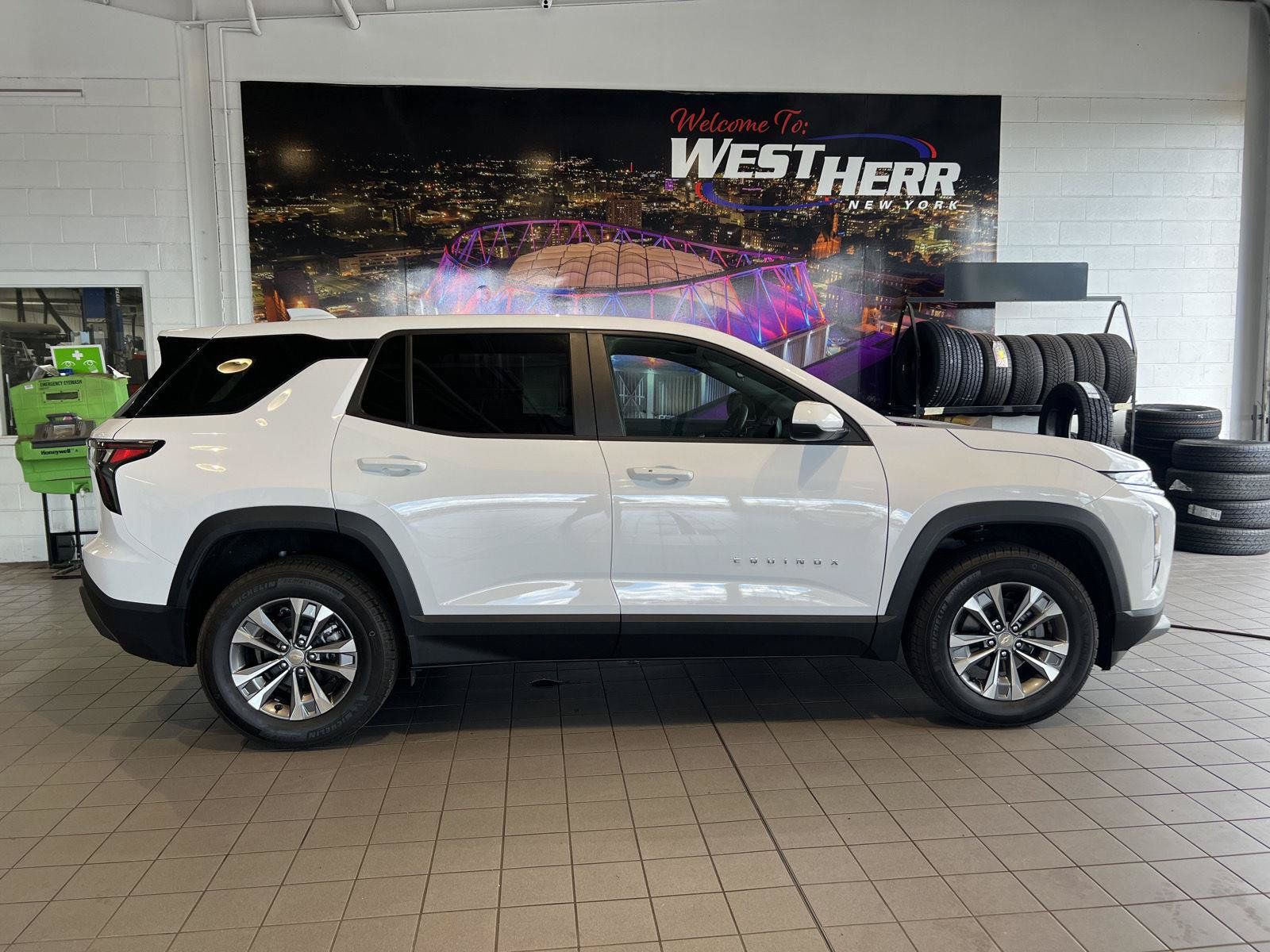 Used 2025 Chevrolet Equinox LT AWD/4WD image 8