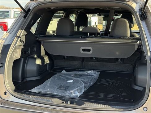 Used 2025 Subaru Forester Premium w/ Convenience Package #1 image 33